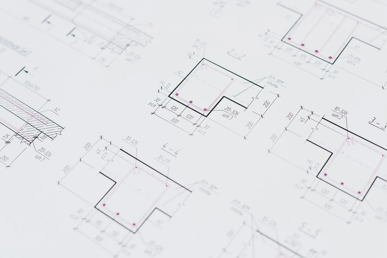 Plans architecturaux avec plusieurs rectangles cotés et des repères de dimensions sur fond clair